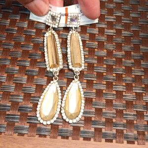 Stunning Champagne Color Drop Crystal Earrings 🤩